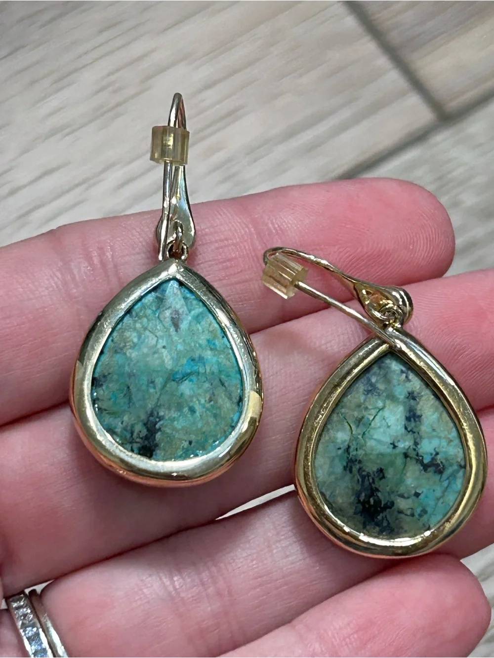Henri Bendel gold tone turquoise faceted Teardrop Dangle diamond Earrings